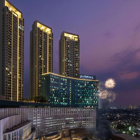 Pullman Jakarta Central Park Екстер'єр фото The hotel at night