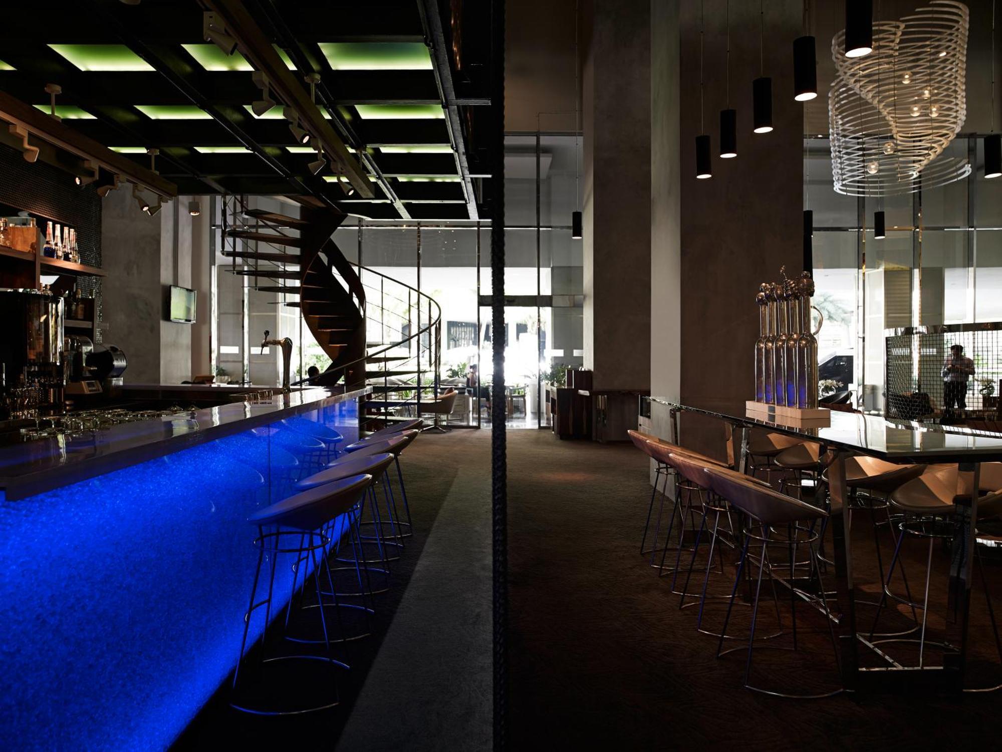 Pullman Jakarta Central Park Екстер'єр фото The bar at the 101 bar