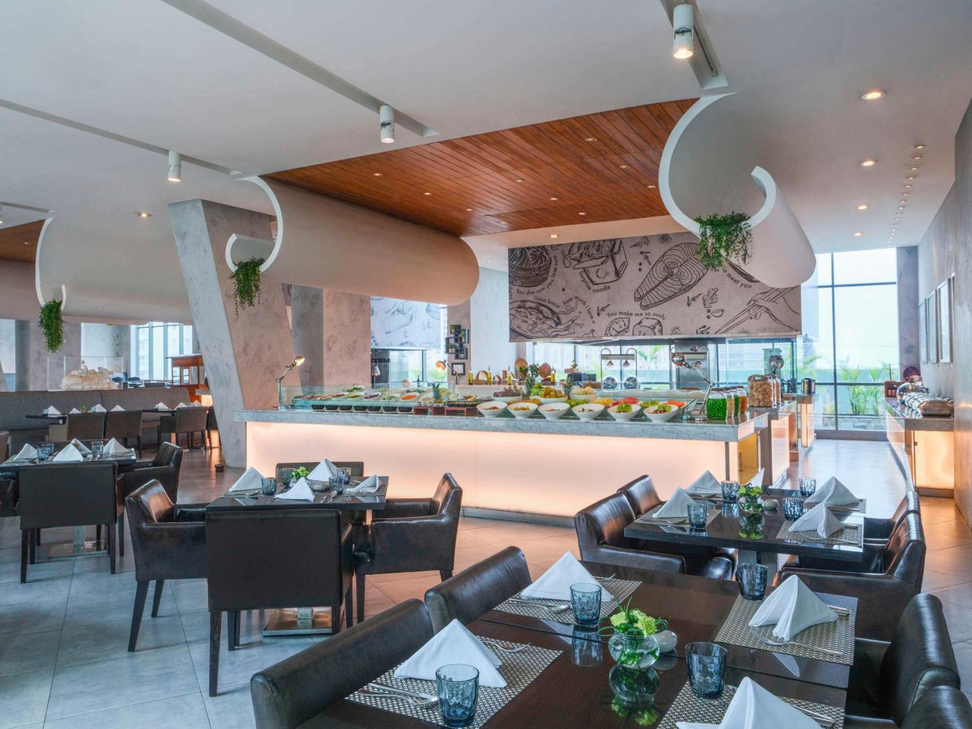 Pullman Jakarta Central Park Екстер'єр фото The Club Lounge at the airport