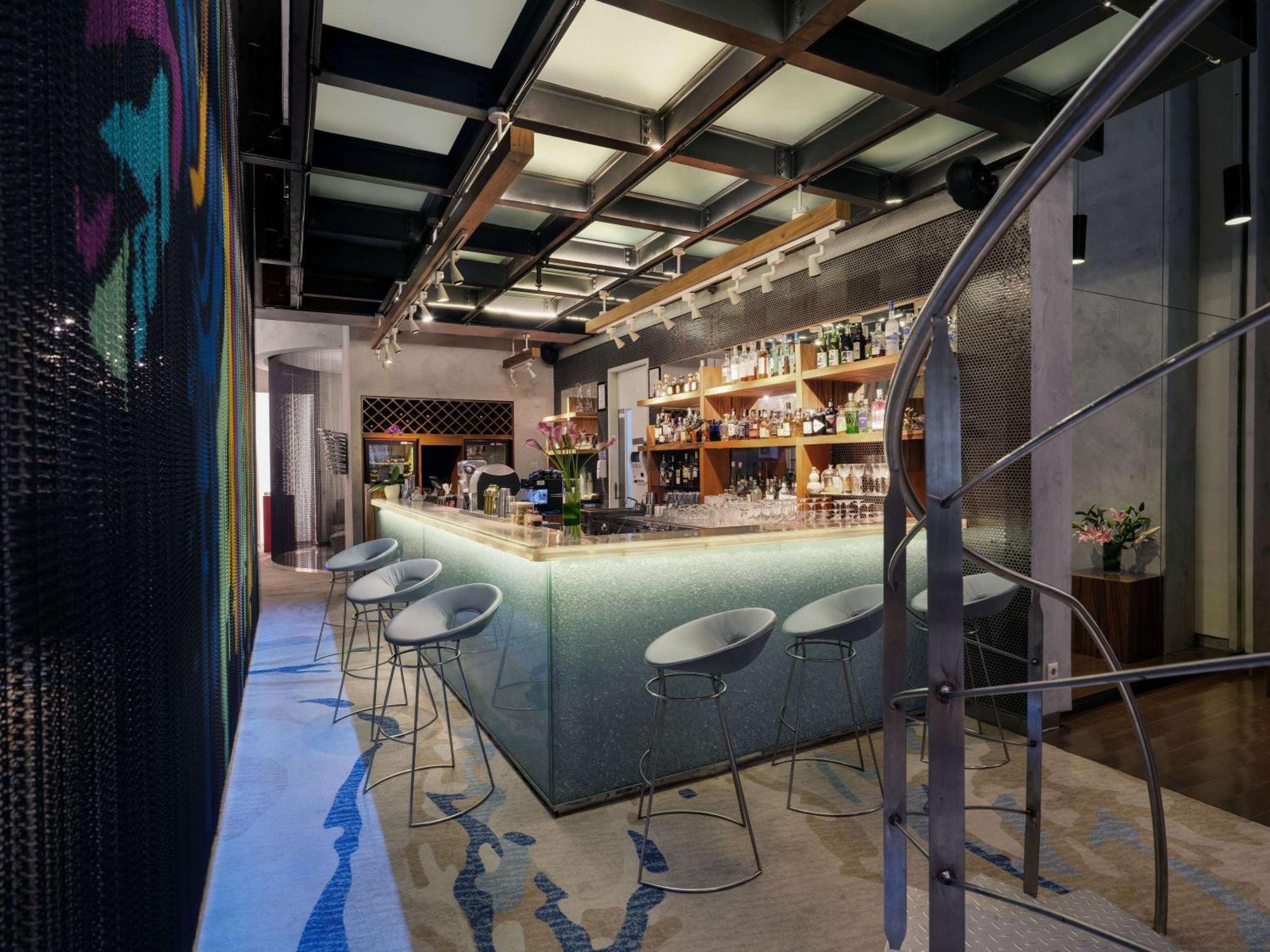 Pullman Jakarta Central Park Екстер'єр фото The bar at the 1000 Museum
