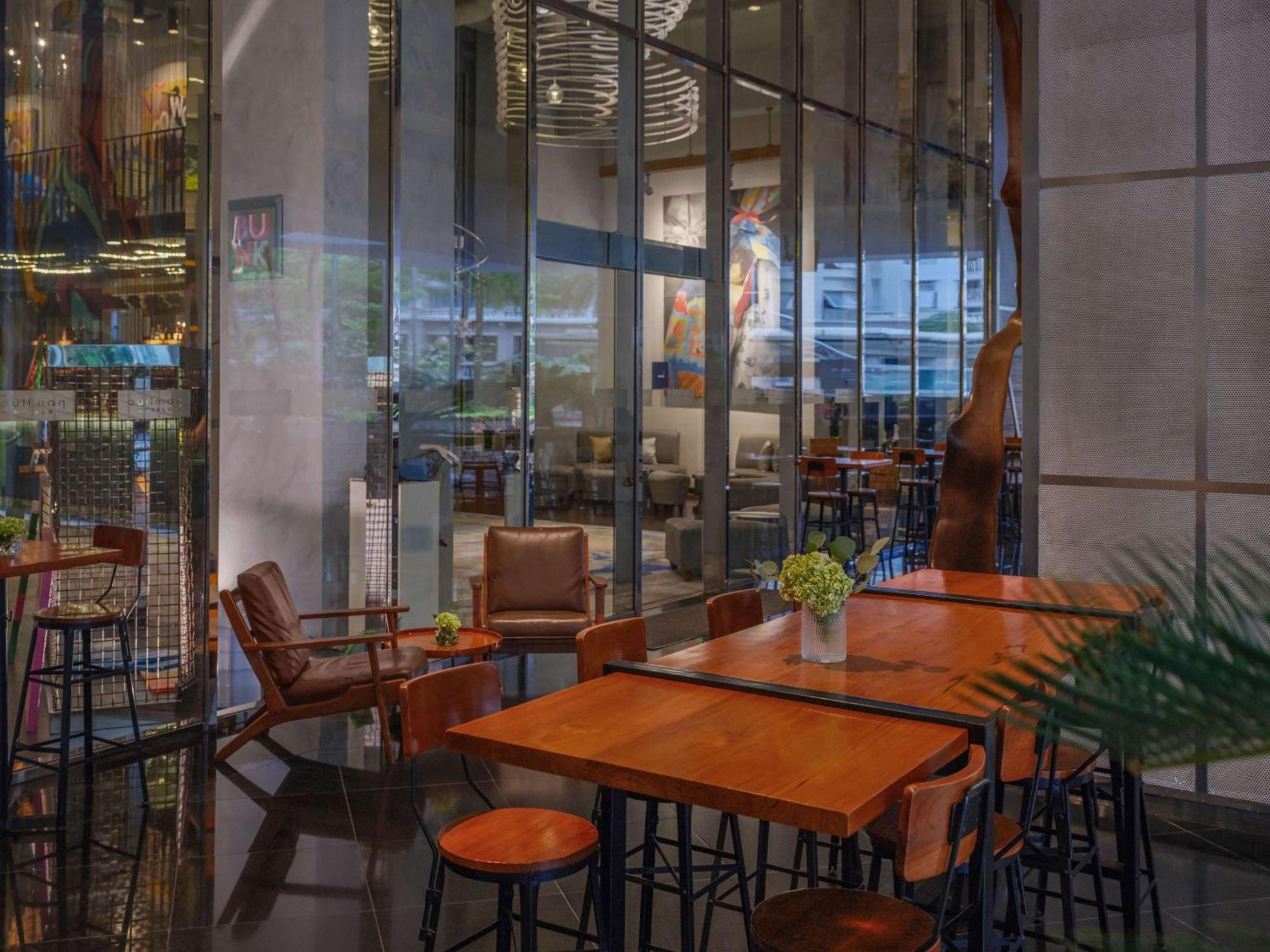 Pullman Jakarta Central Park Екстер'єр фото The interior of the Starbucks Reserve Roastery in Seattle
